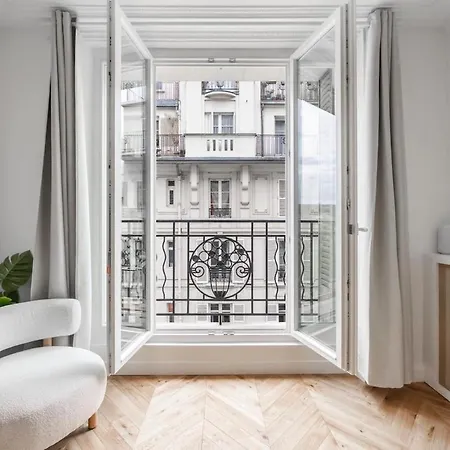 Apartment We Parisian Les Invalides Cozy